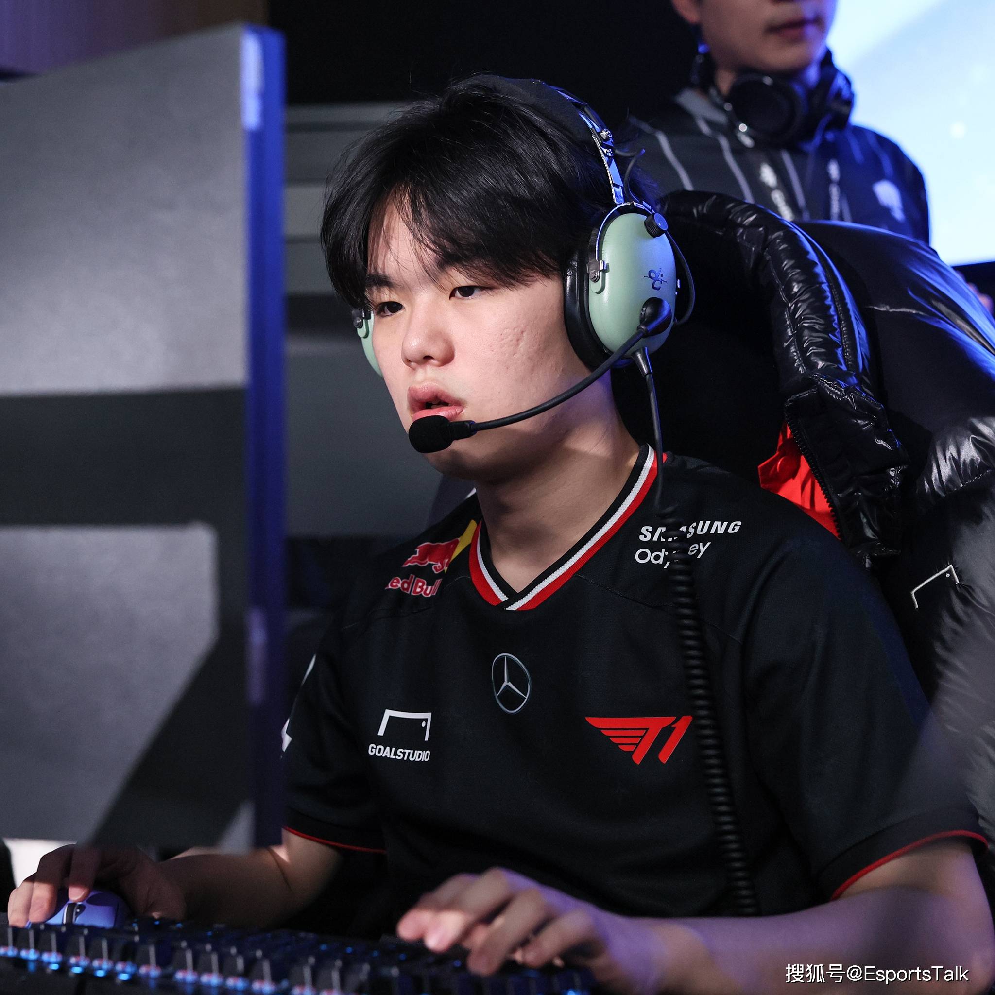 HLE鏖战PSG，Peanut打出惊人五杀峡谷大战八强赛，点燃全场激情的简单介绍